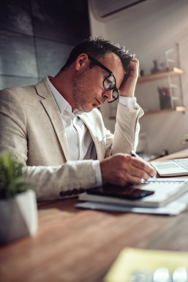 businessman-scratching-head-writing-notes-note-pad_137573-756.jpg